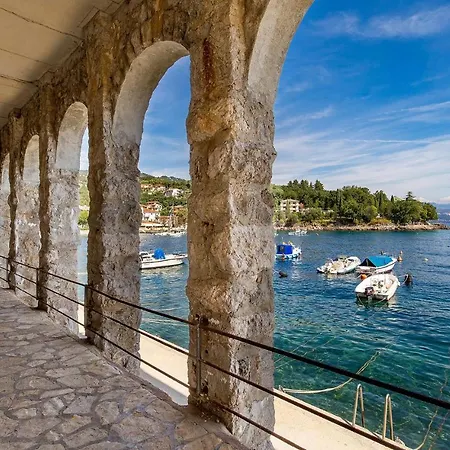 Apartment In With House Sea View *